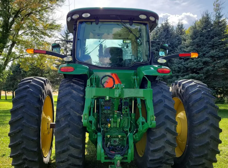 2013 John Deere 8260R photo 6