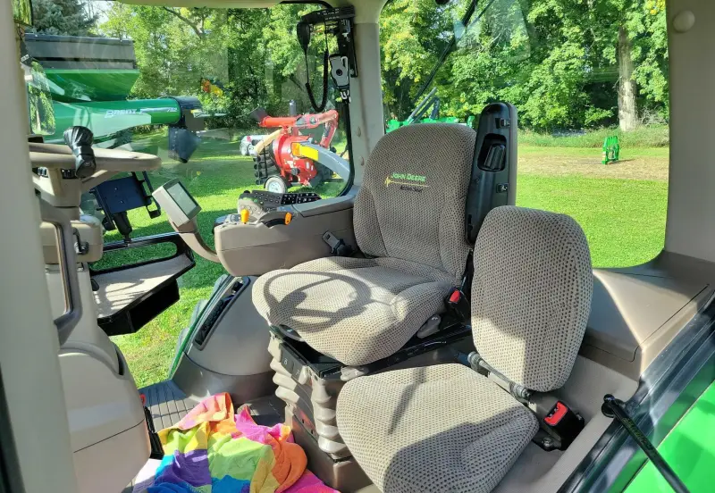 2013 John Deere 8260R photo 38