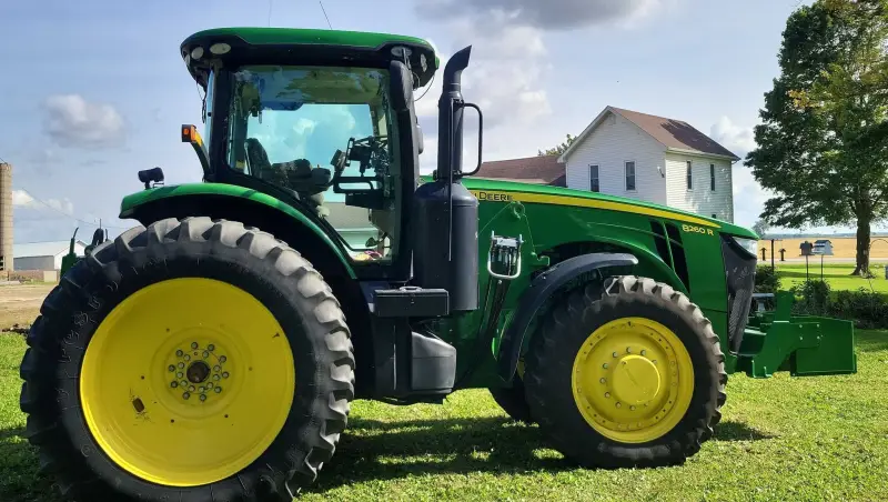 2013 John Deere 8260R photo 4