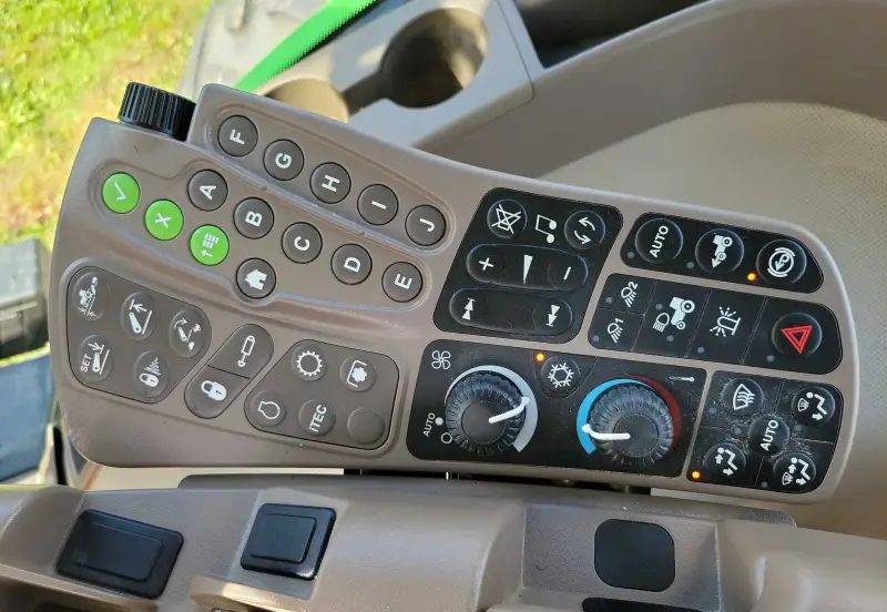 2013 John Deere 8260R photo 53