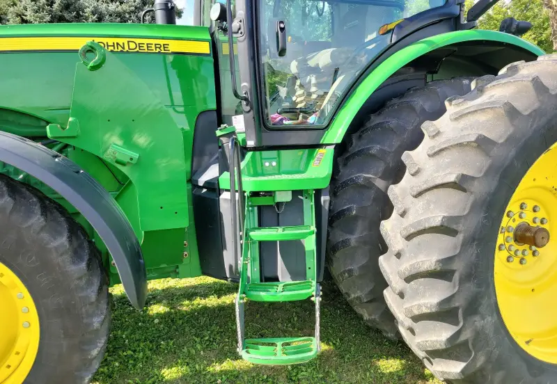 2013 John Deere 8260R photo 34
