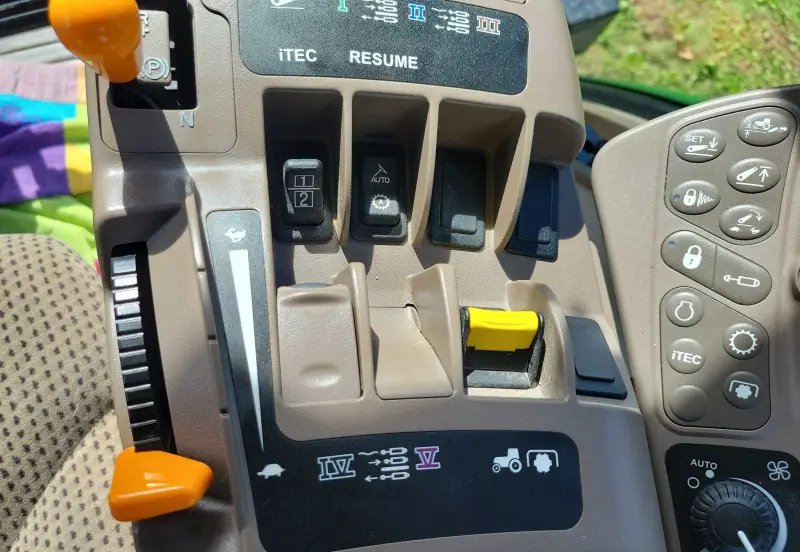 2013 John Deere 8260R photo 50