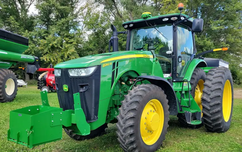 2013 John Deere 8260R photo 1