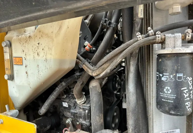 2021 John Deere 325G photo 37