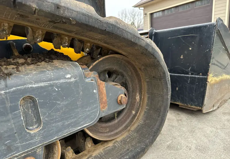 2021 John Deere 325G photo 40