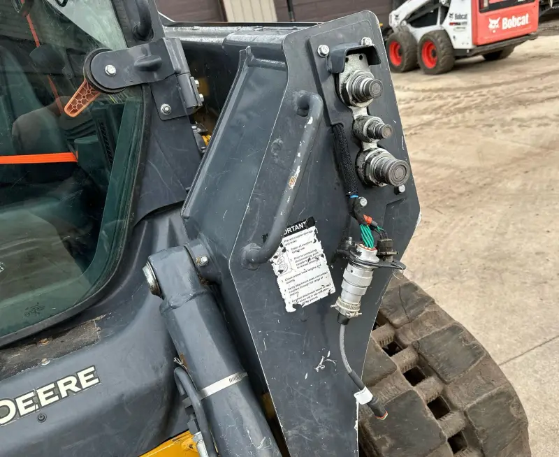 2021 John Deere 325G photo 11