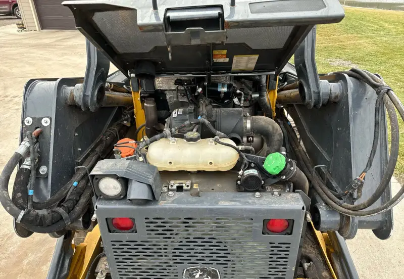 2021 John Deere 325G photo 35