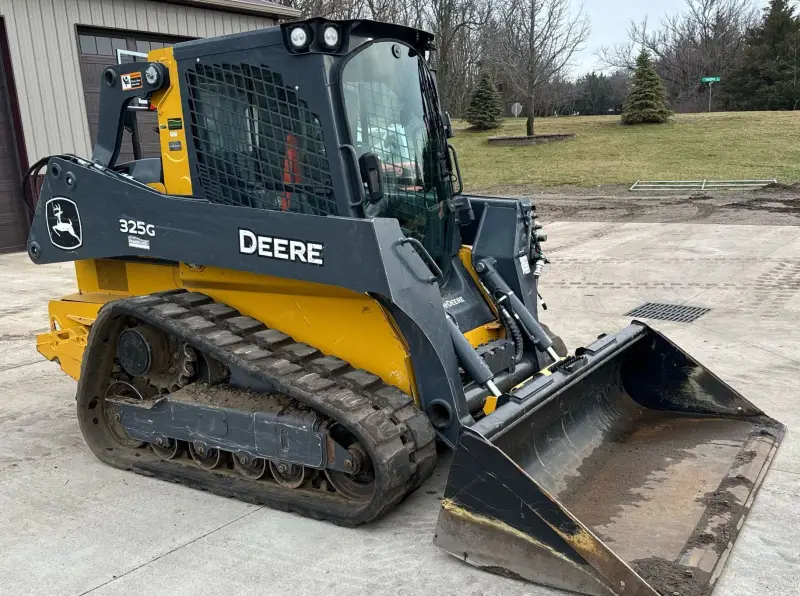2021 John Deere 325G photo 3