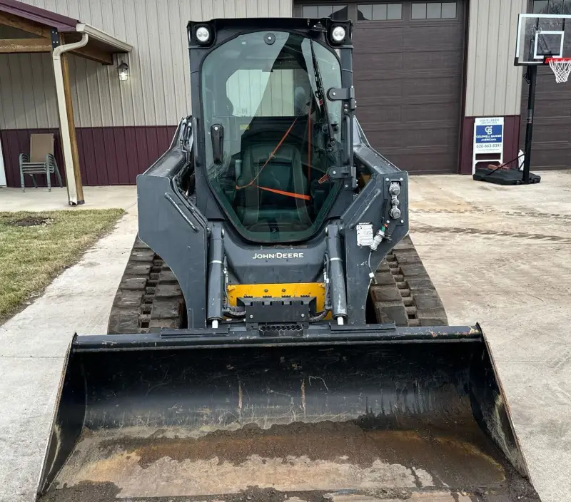 2021 John Deere 325G photo 2