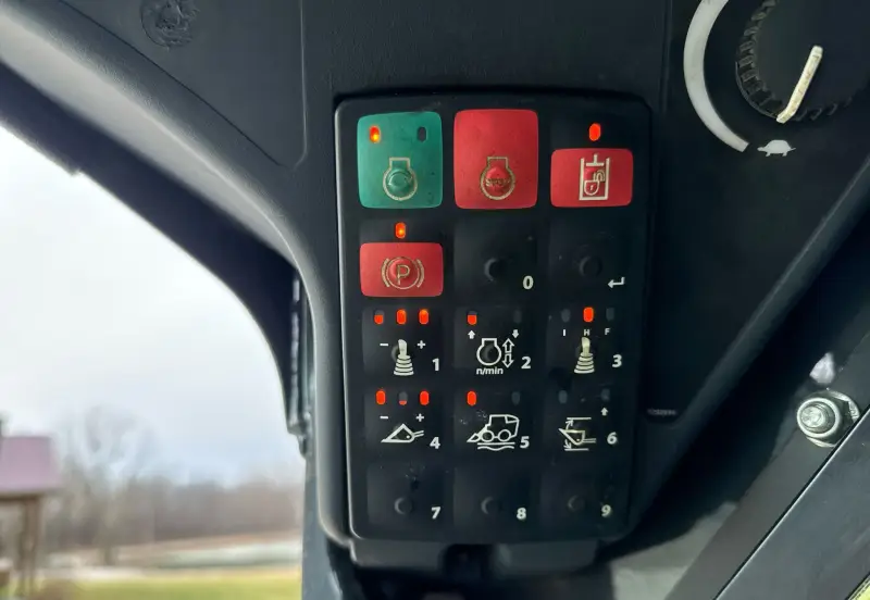 2021 John Deere 325G photo 27