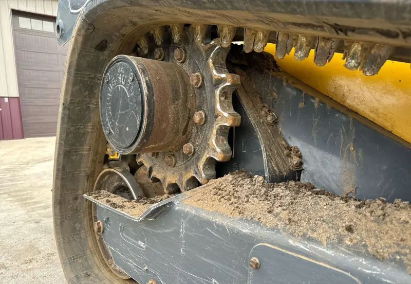 2021 John Deere 325G photo 41