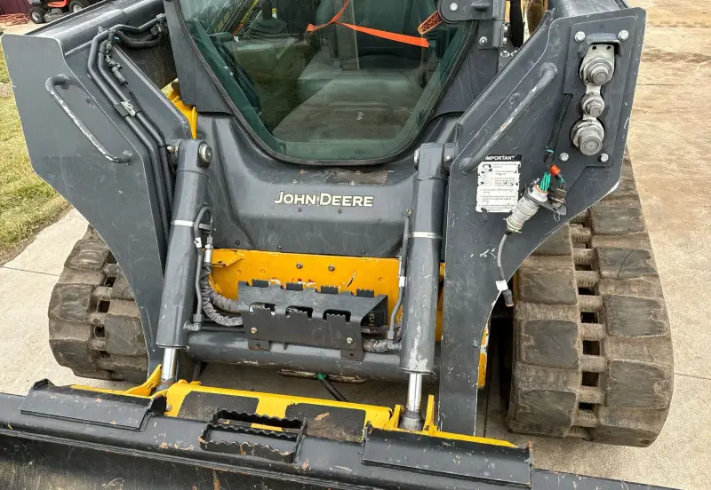 2021 John Deere 325G photo 10