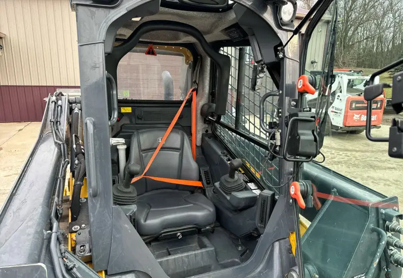 2021 John Deere 325G photo 18