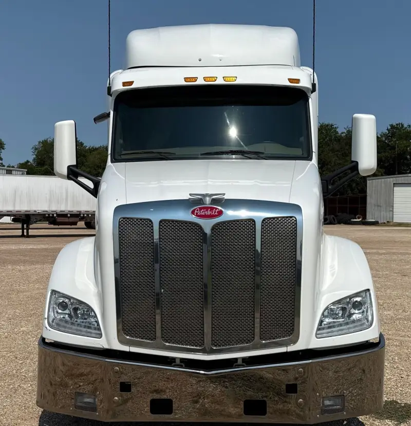 2015 Peterbilt 579 photo 2