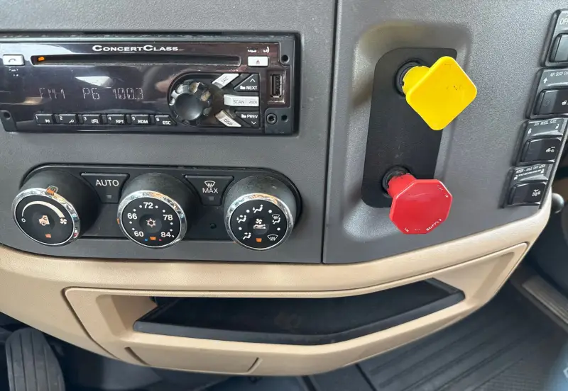 2015 Peterbilt 579 photo 40