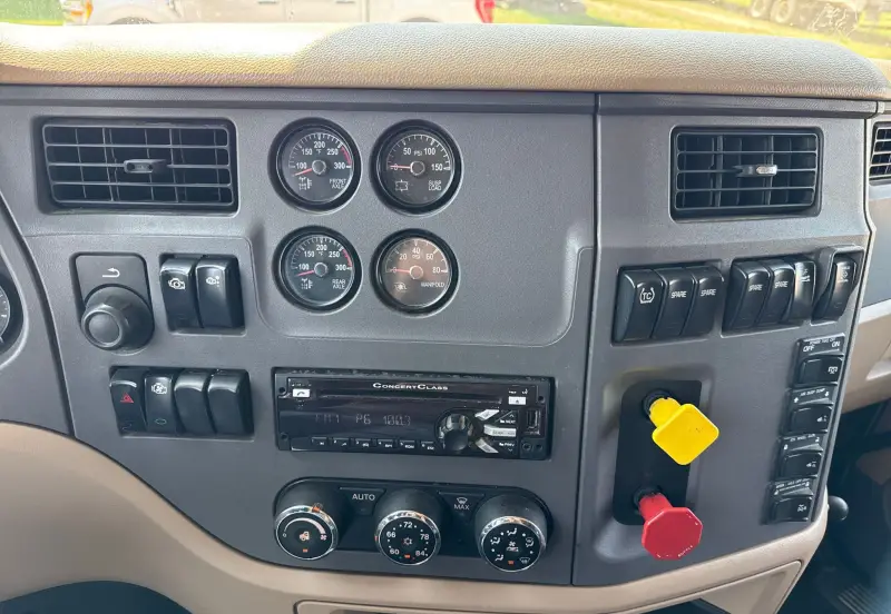 2015 Peterbilt 579 photo 38