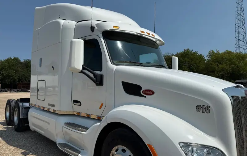 2015 Peterbilt 579 photo 14