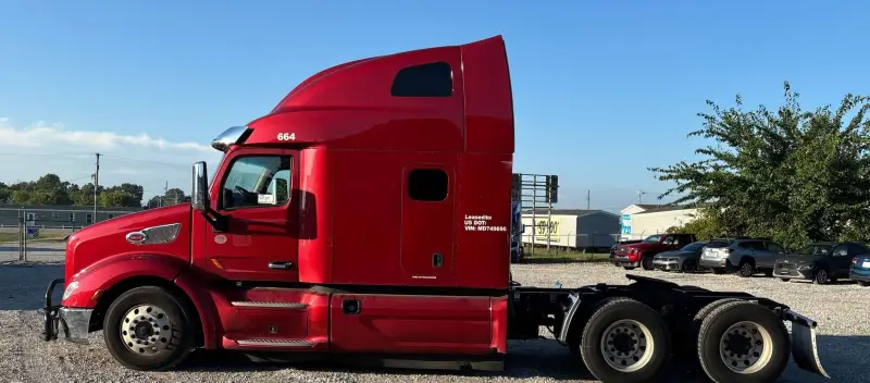 2021 Peterbilt 579 photo 8
