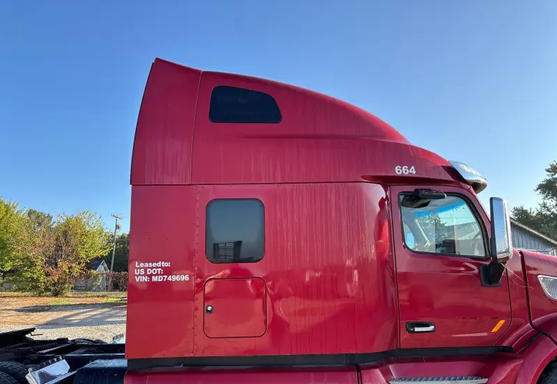 2021 Peterbilt 579 photo 27