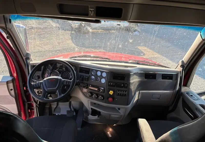 2021 Peterbilt 579 photo 125
