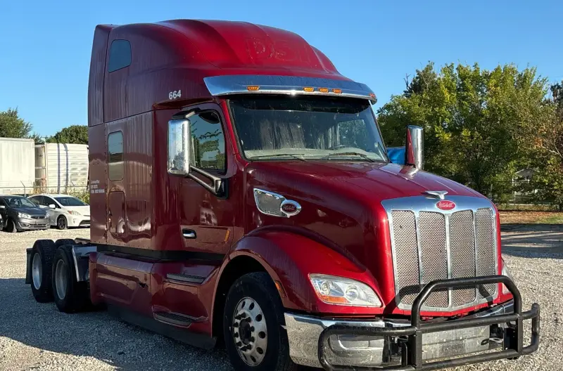 2021 Peterbilt 579 photo 3