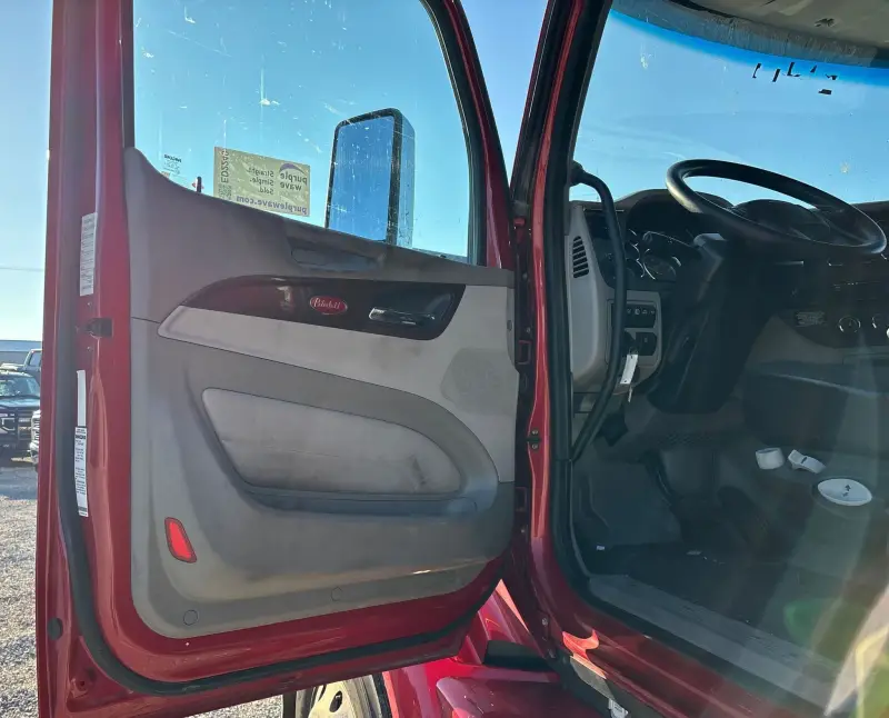 2021 Peterbilt 579 photo 79