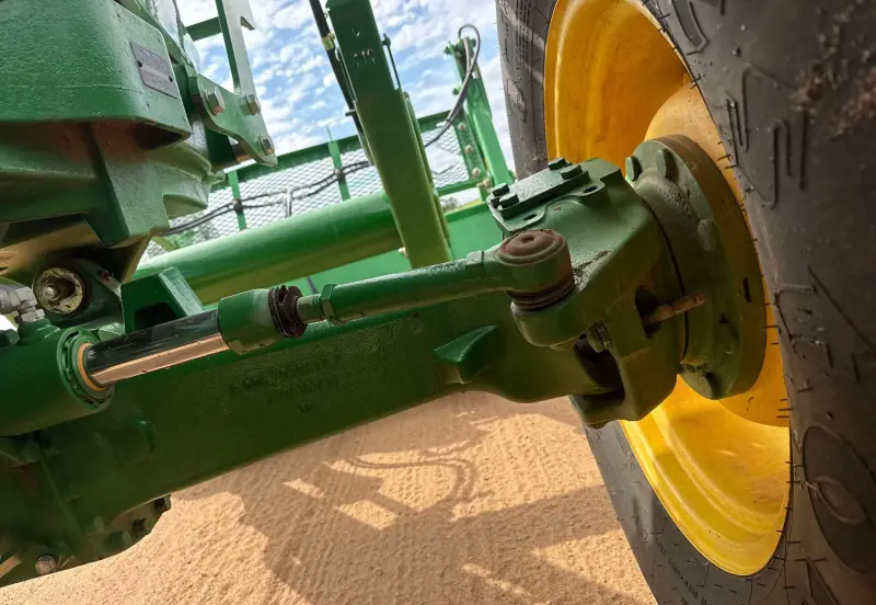 2013 John Deere 6115D photo 26