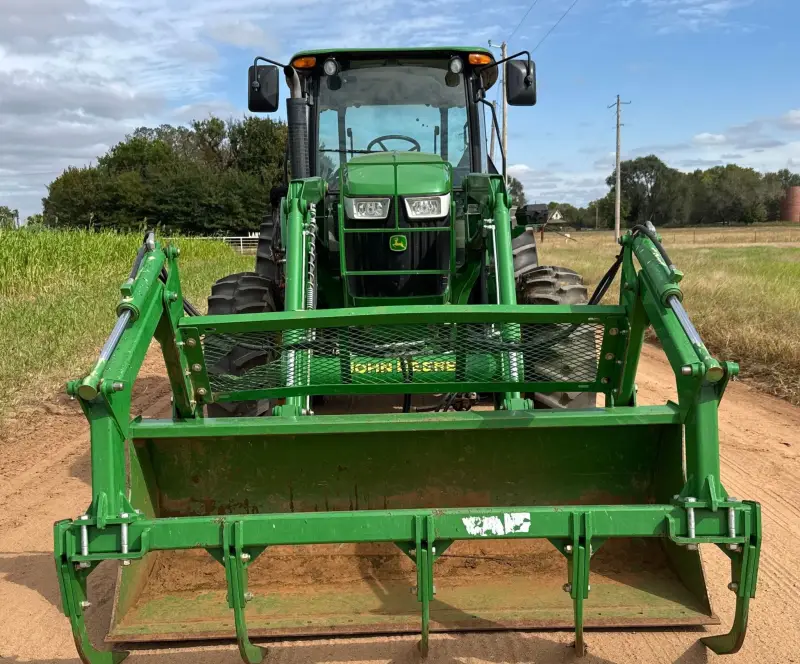 2013 John Deere 6115D photo 2