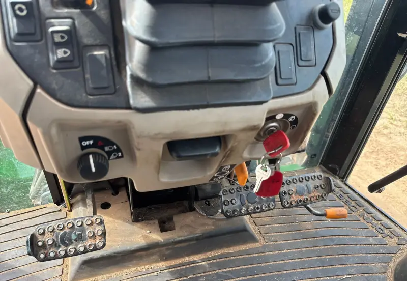 2013 John Deere 6115D photo 40