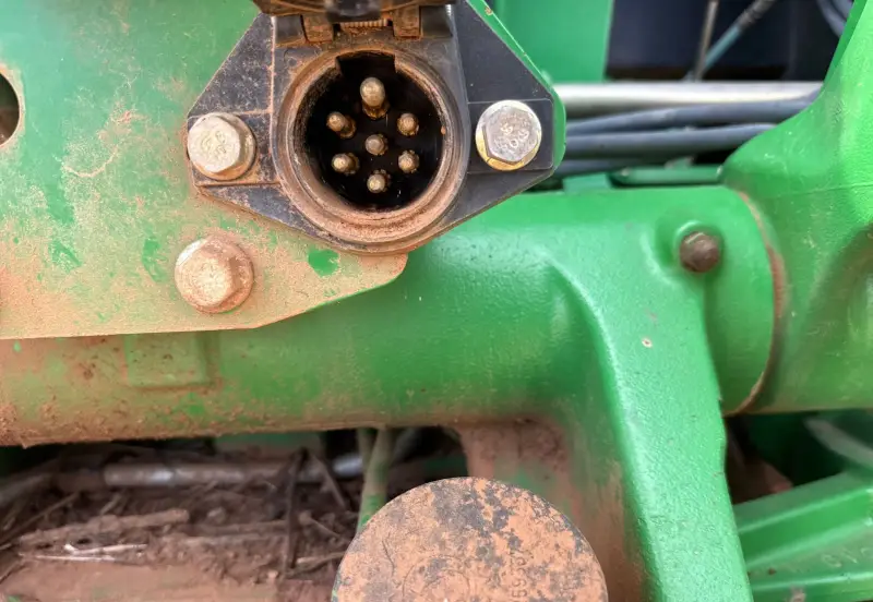 2013 John Deere 6115D photo 30