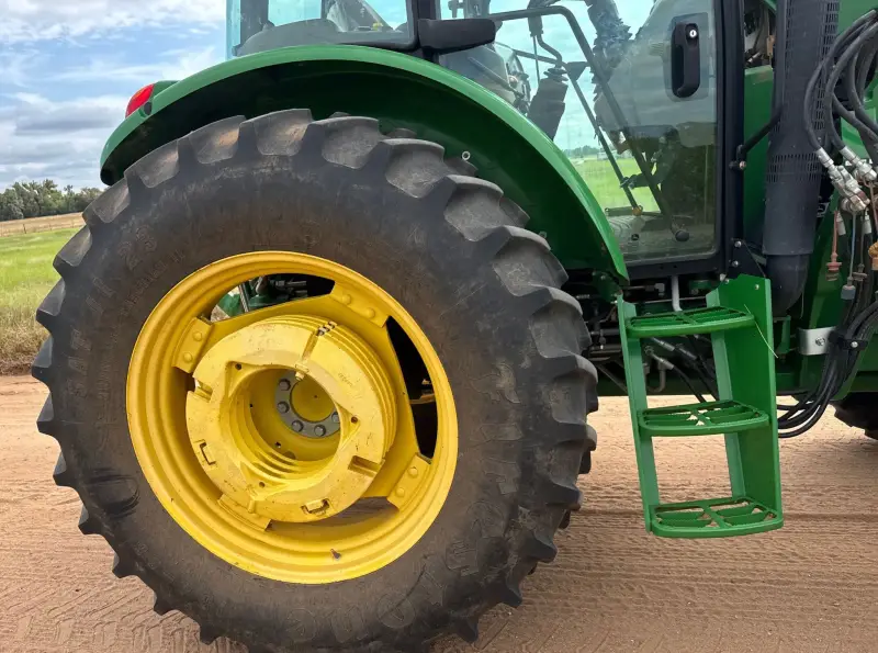2013 John Deere 6115D photo 67