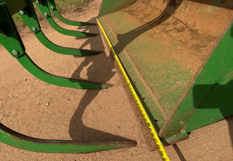 2013 John Deere 6115D photo 18