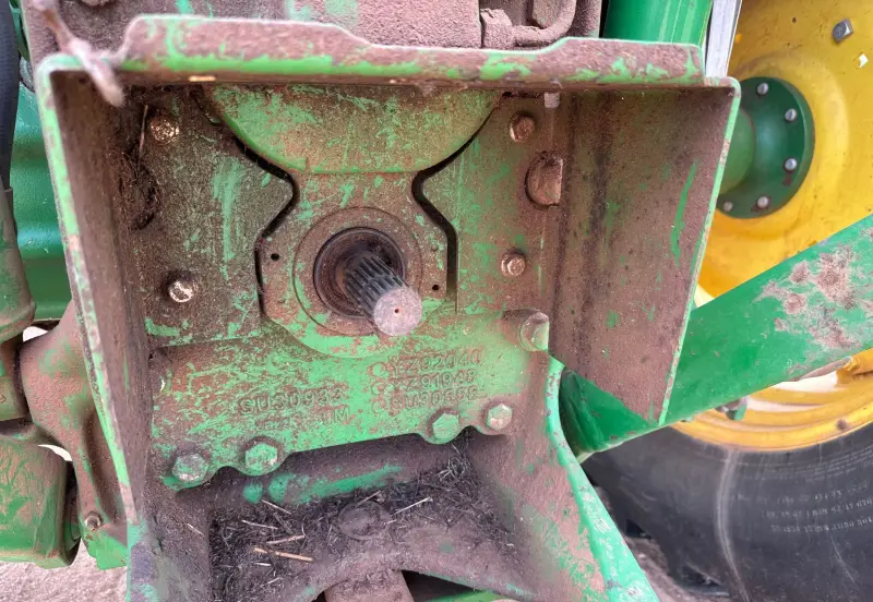 2013 John Deere 6115D photo 31