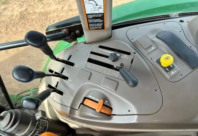 2013 John Deere 6115D photo 52