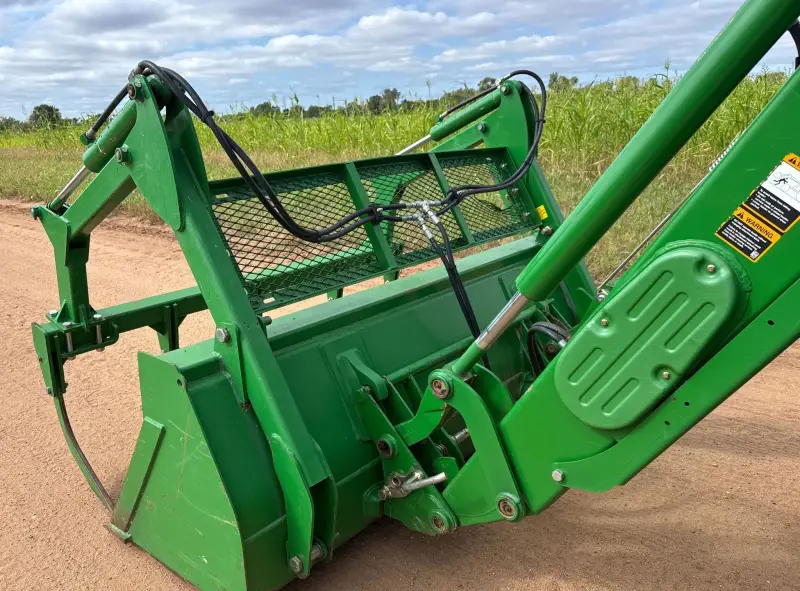 2013 John Deere 6115D photo 11