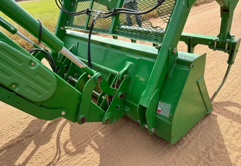 2013 John Deere 6115D photo 20