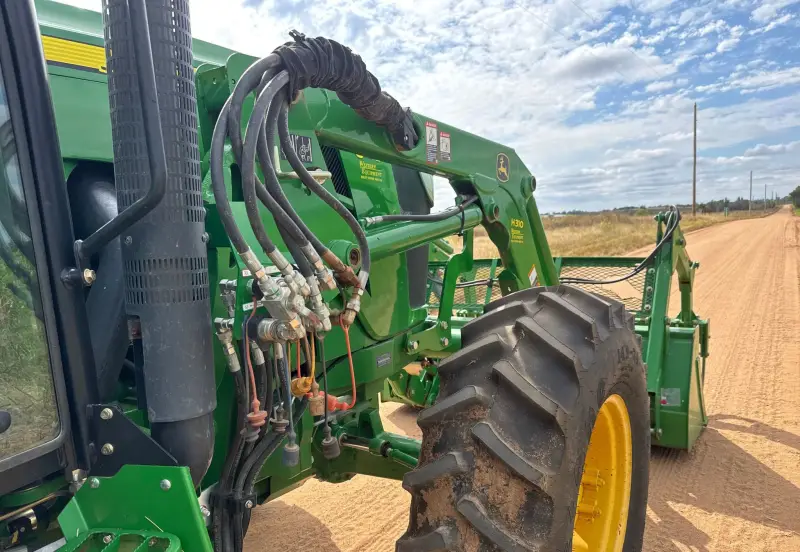 2013 John Deere 6115D photo 22