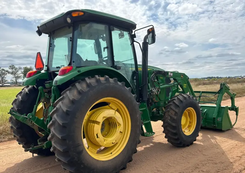 2013 John Deere 6115D photo 5