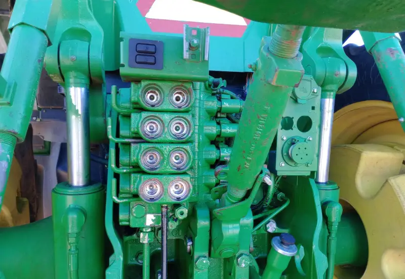 2002 John Deere 8420 photo 18