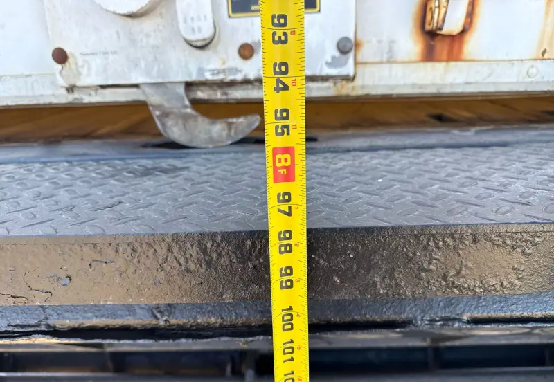 2005 Peterbilt 335 photo 36