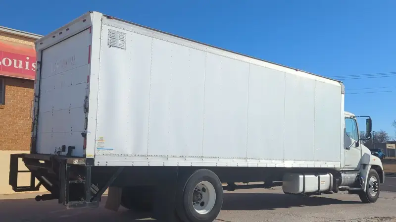 2011 Hino 268 photo 5